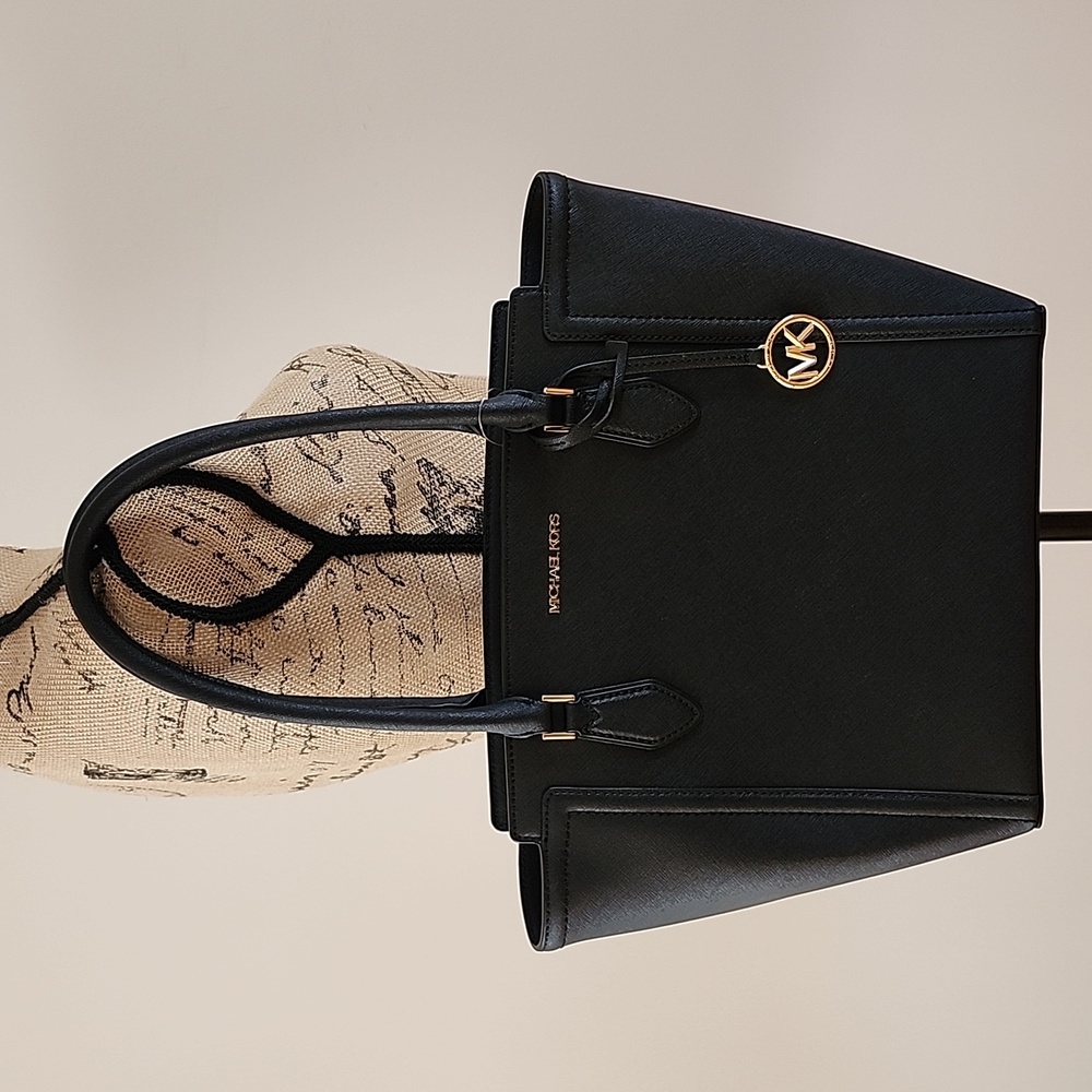 Michael Kors Bag - Picture 2 of 8